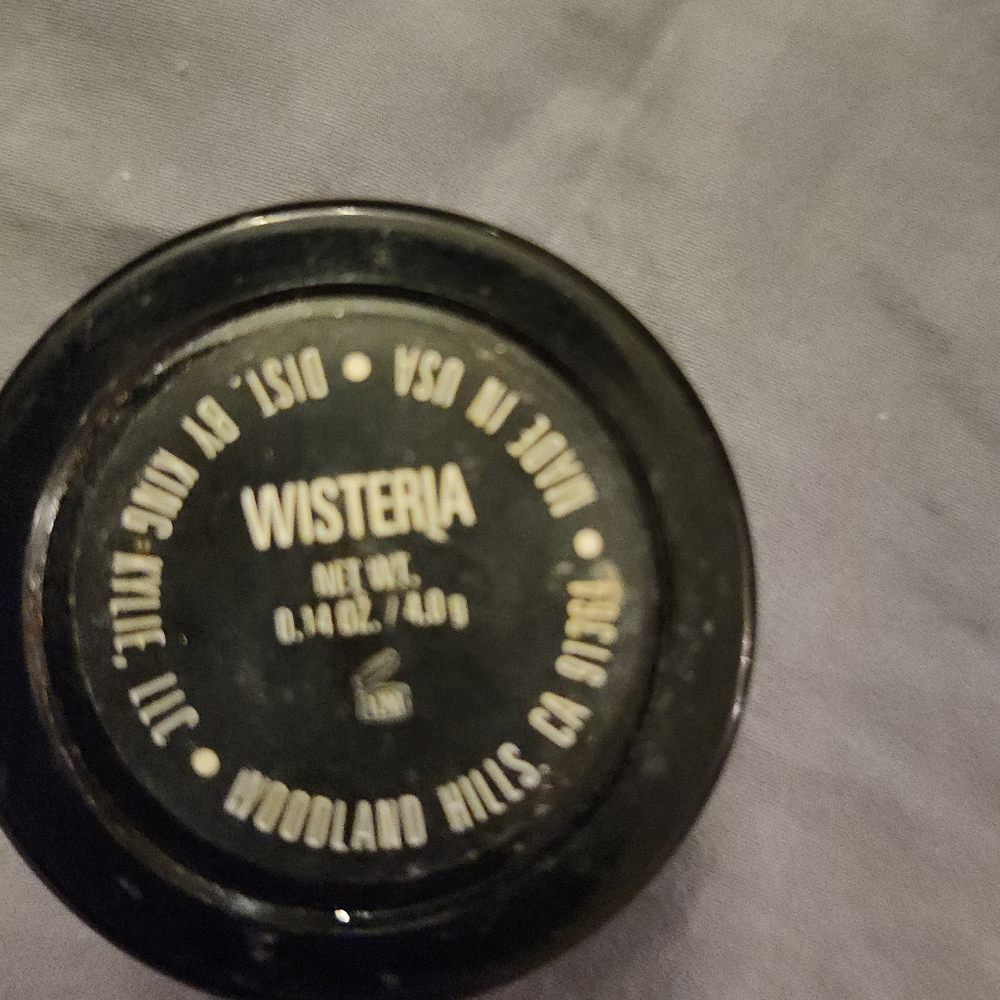 Kylie Cosmetics Wisteria Loose Powder Highlighter - Picture 4 of 4